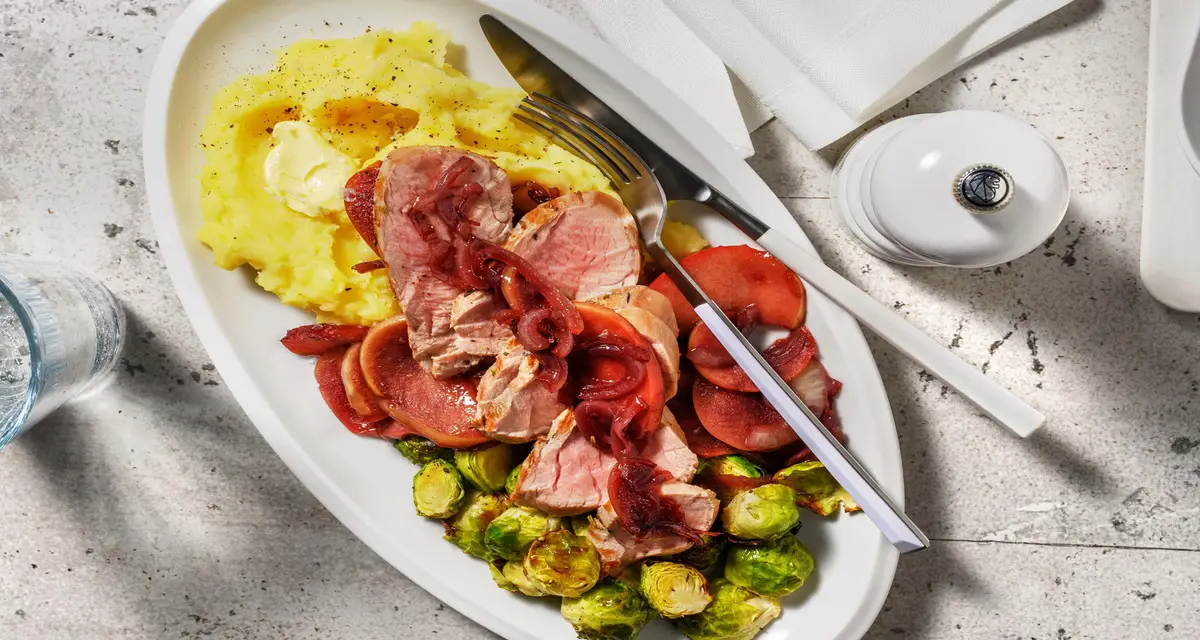 Urtestegt svinemørbrad og karamelliseret æble